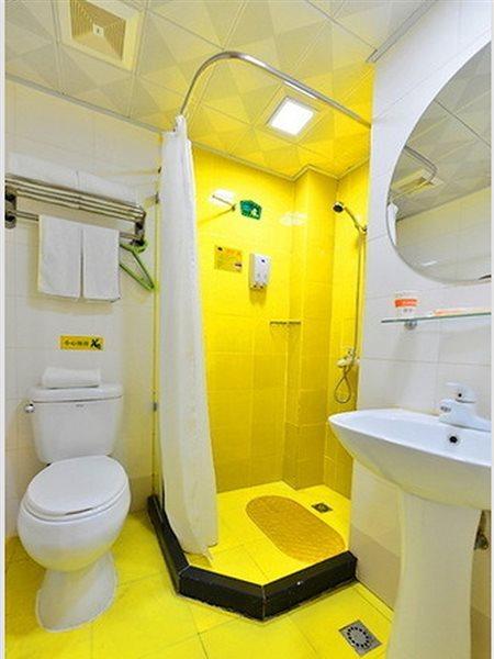 Hotel Dahongmen Subway Station